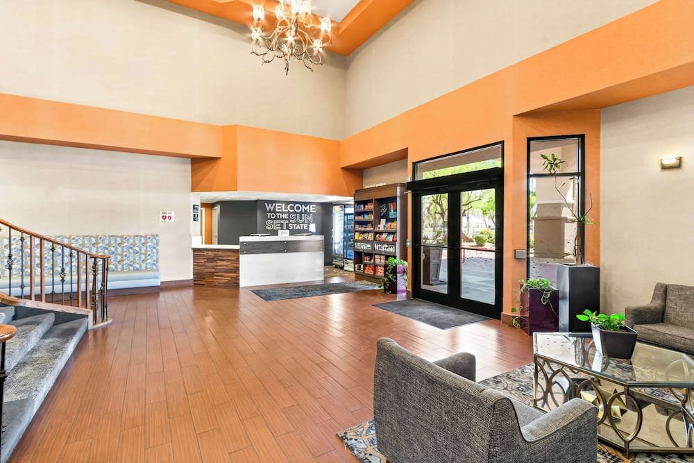 Hampton Inn & Suites Phoenix-Goodyear 4