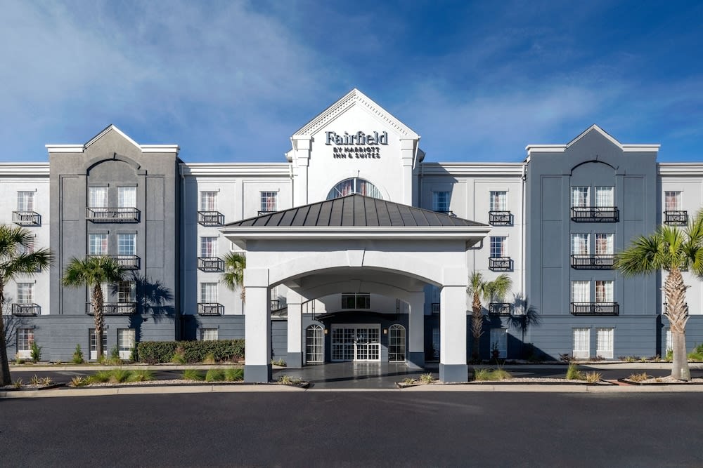 Fairfield Inn & Suites by Marriott Charleston North/Ashley Phosphate 1