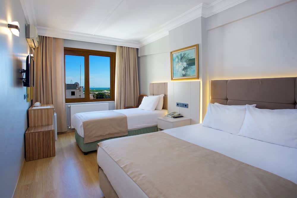 Grand Ant Hotel 1