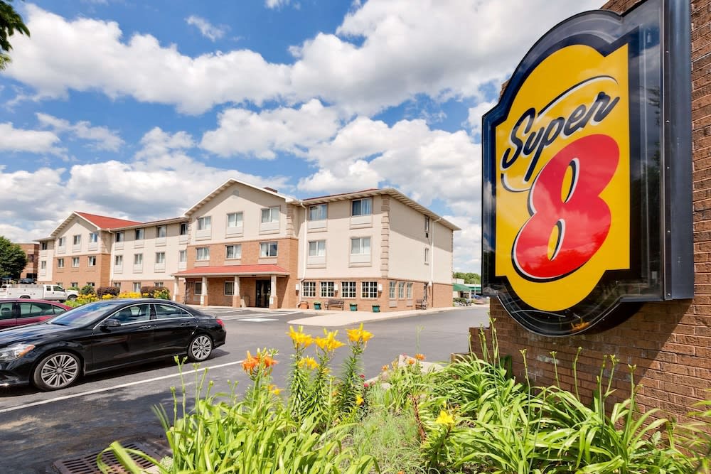 Super 8 by Wyndham Akron S/Green/Uniontown OH 1