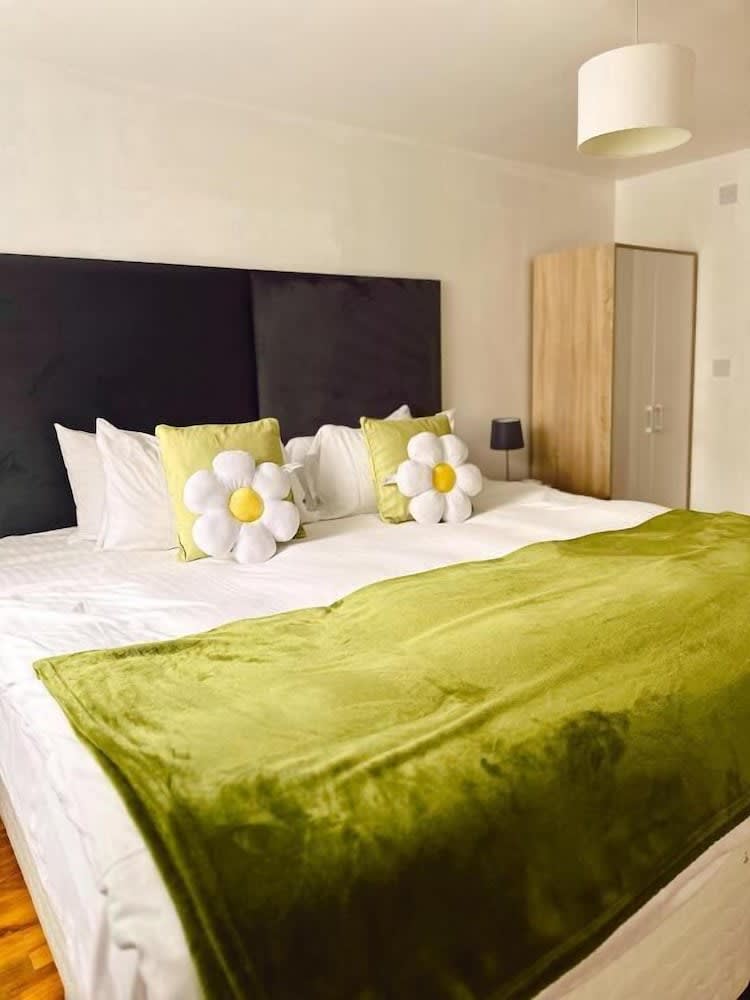 Canary Wharf Apartments 2