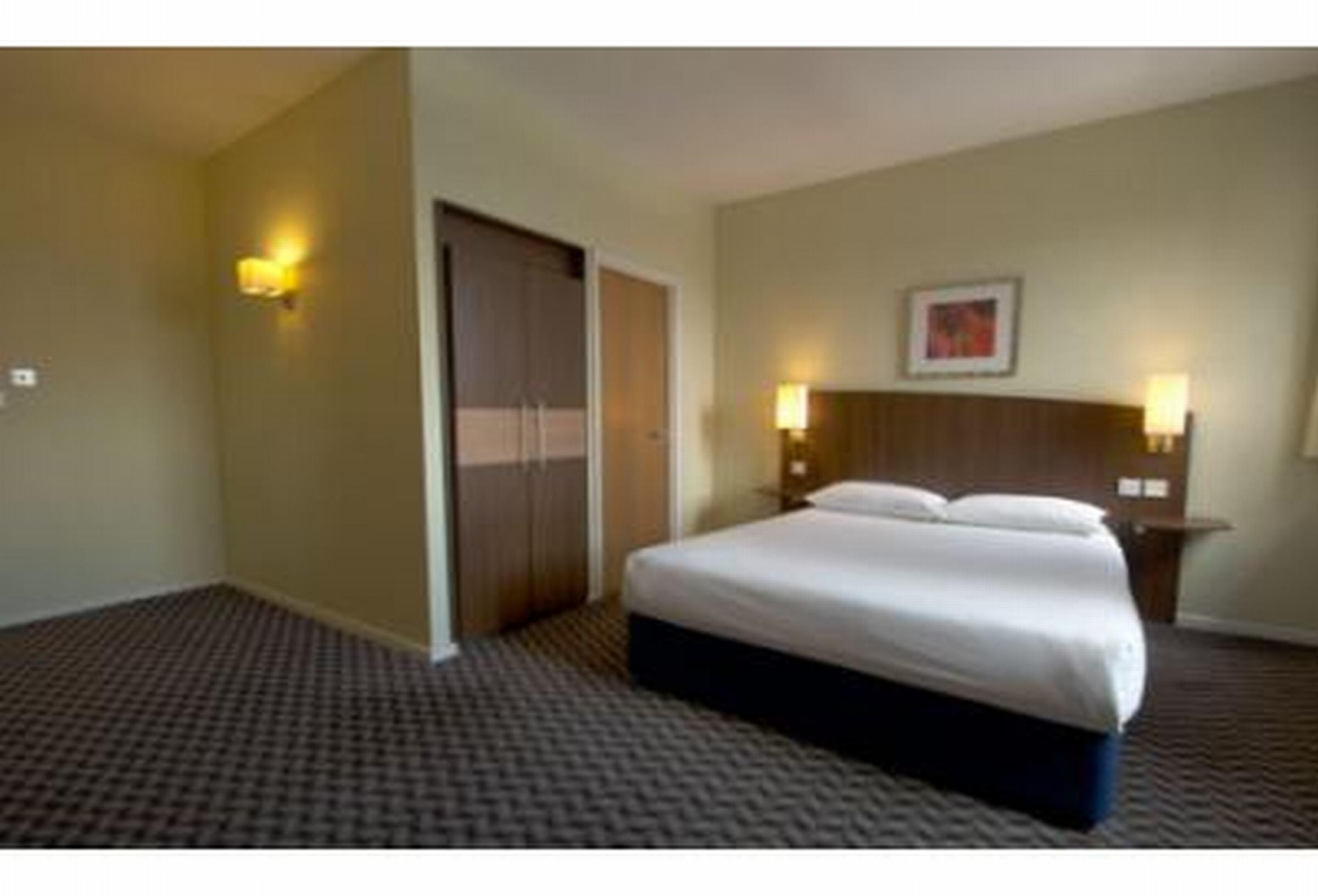 Travelodge Leeds Vicar Lane 1