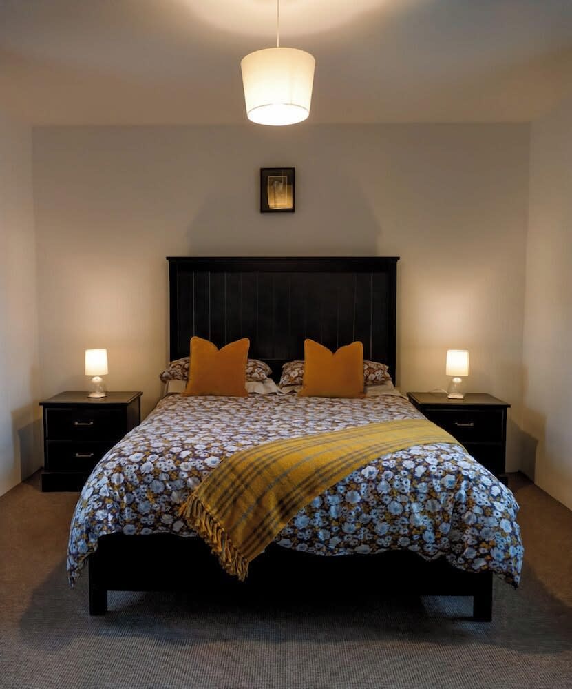 Kinbane Self Catering Cottages - 'Makem's Cottage' 2