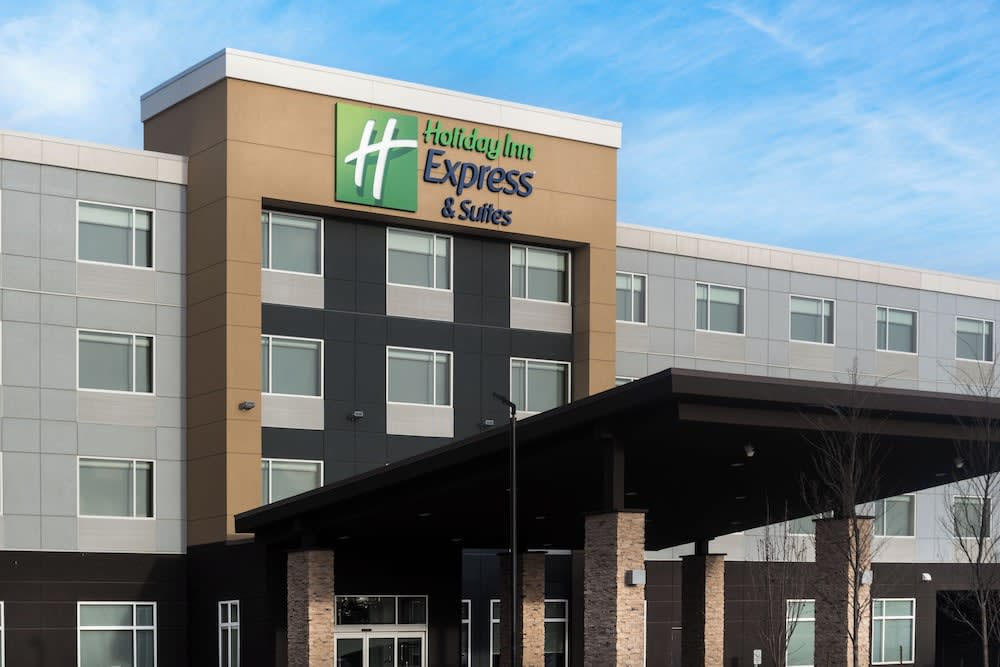 Holiday Inn Express & Suites WEST EDMONTON-MALL AREA by IHG 1