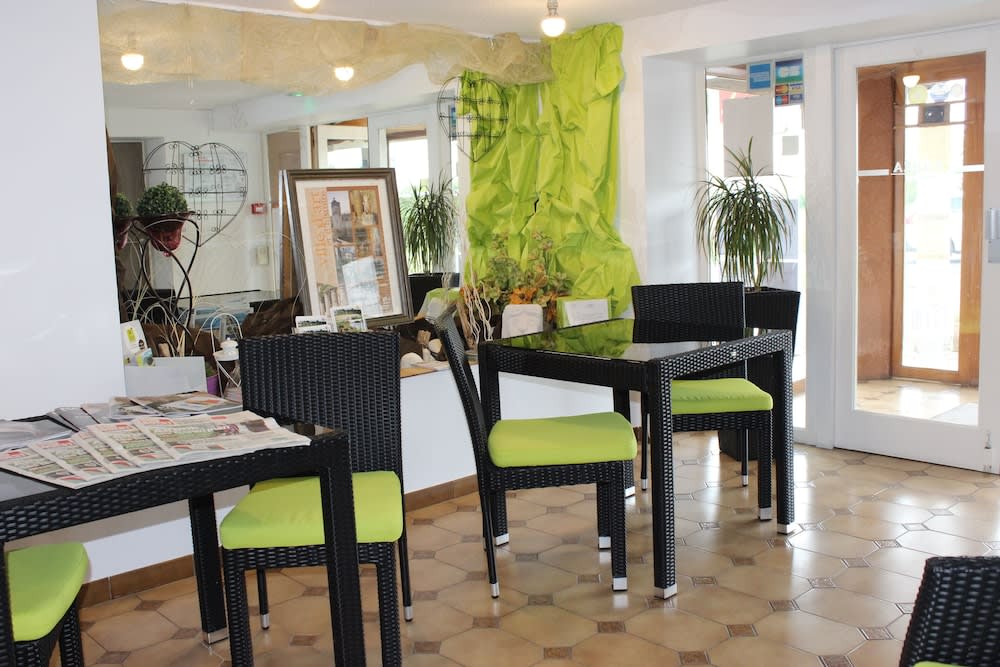 Sure Hotel by Best Western Saintes 4