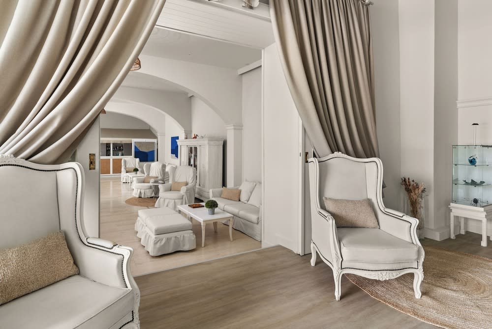 Paradise Art Hotel by Mr and Mrs White 2