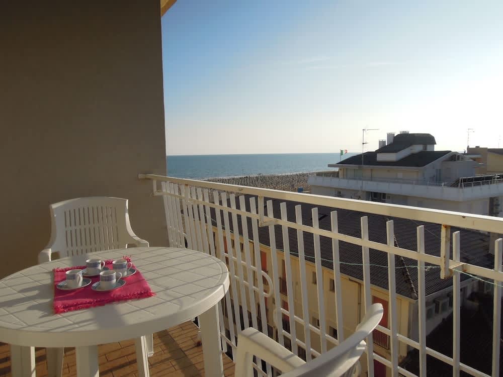 Lovely flat with nice terrace in Bibione-Beahost 1