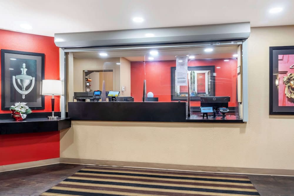 MainStay Suites Chicago Hillside 4