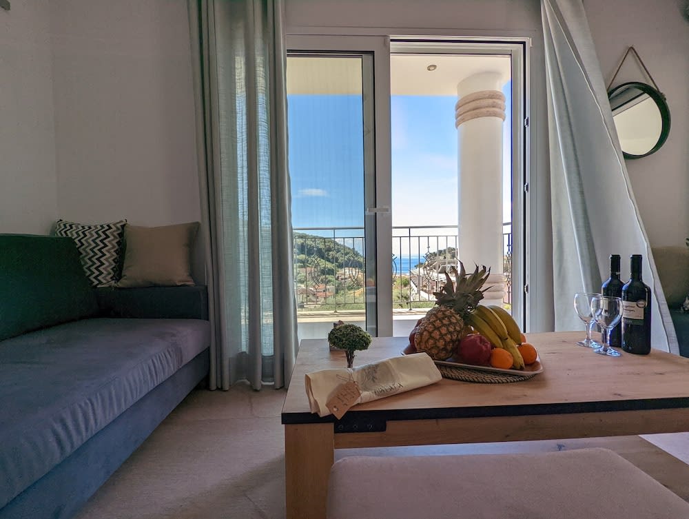 Natura Luxury Suites Parga 1