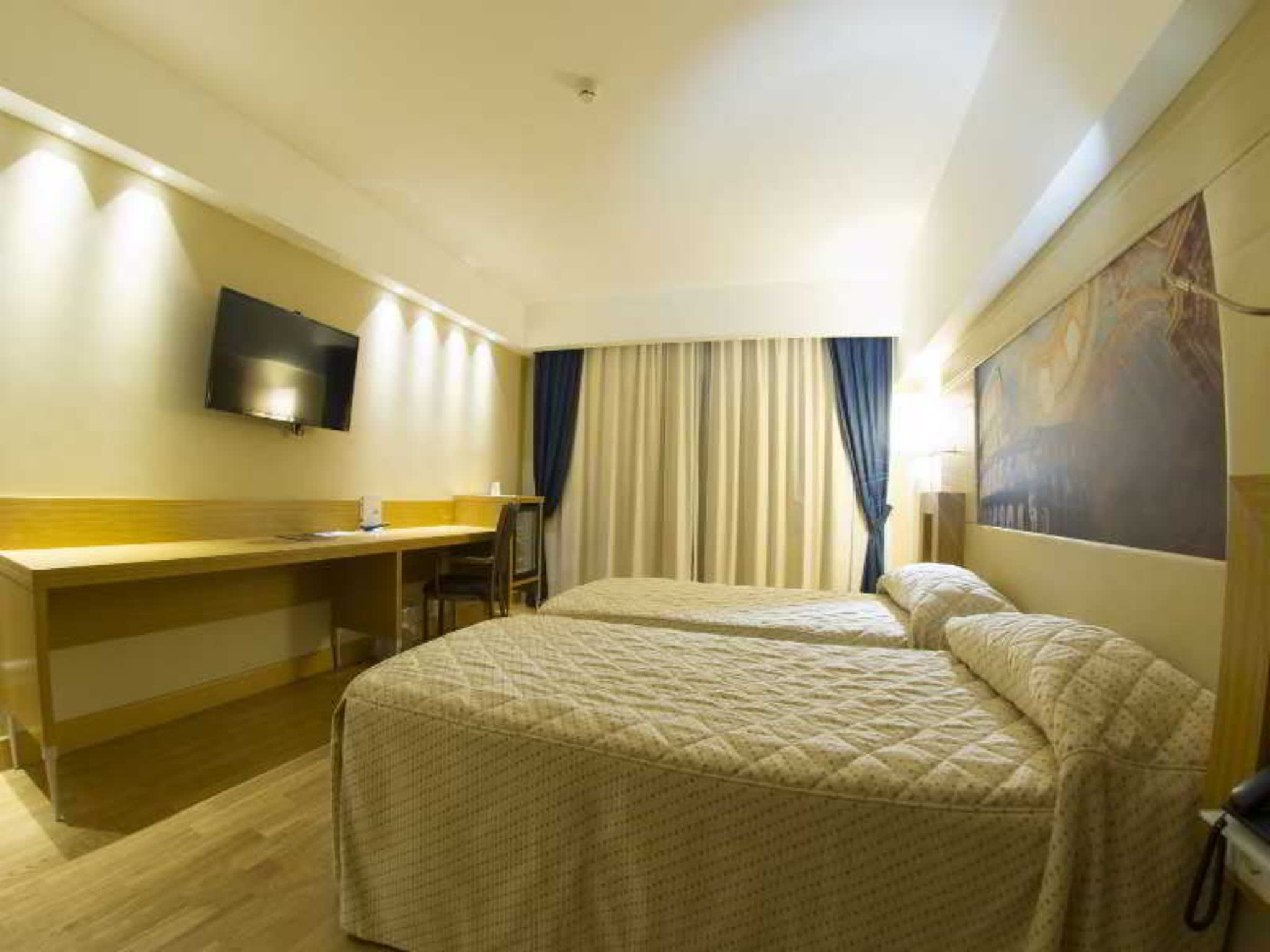 Catania International Airport Hotel 5