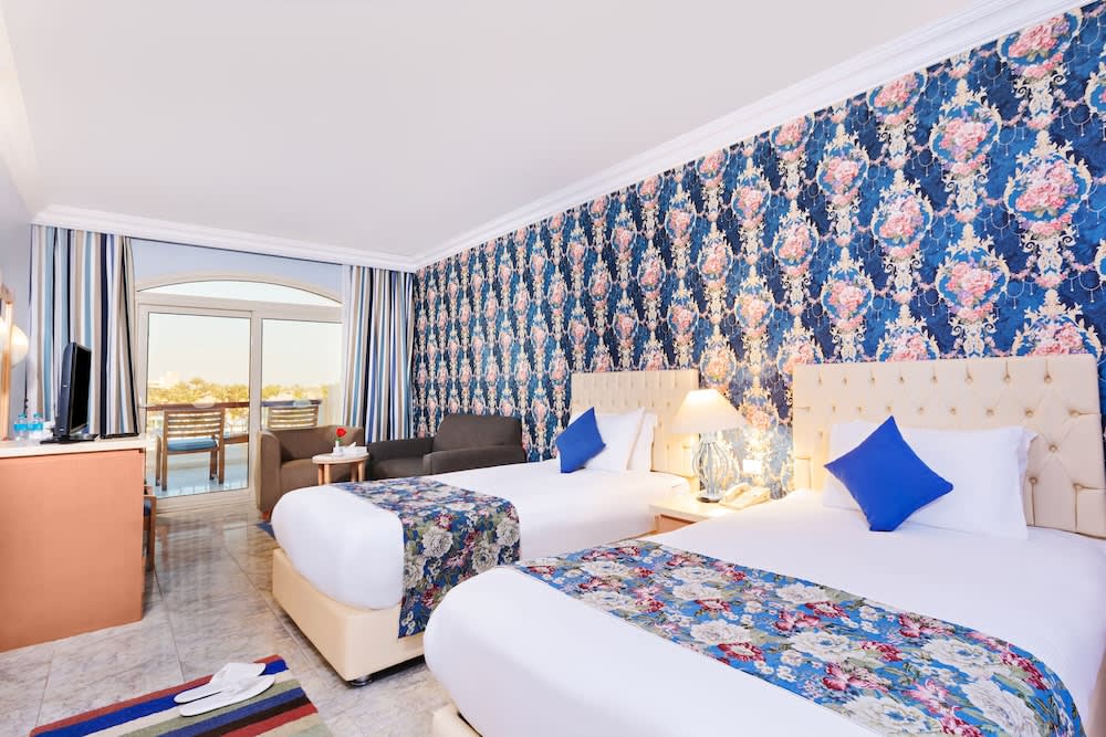 Royal Lagoons Resort & Aqua Park Families and Couples Only 5