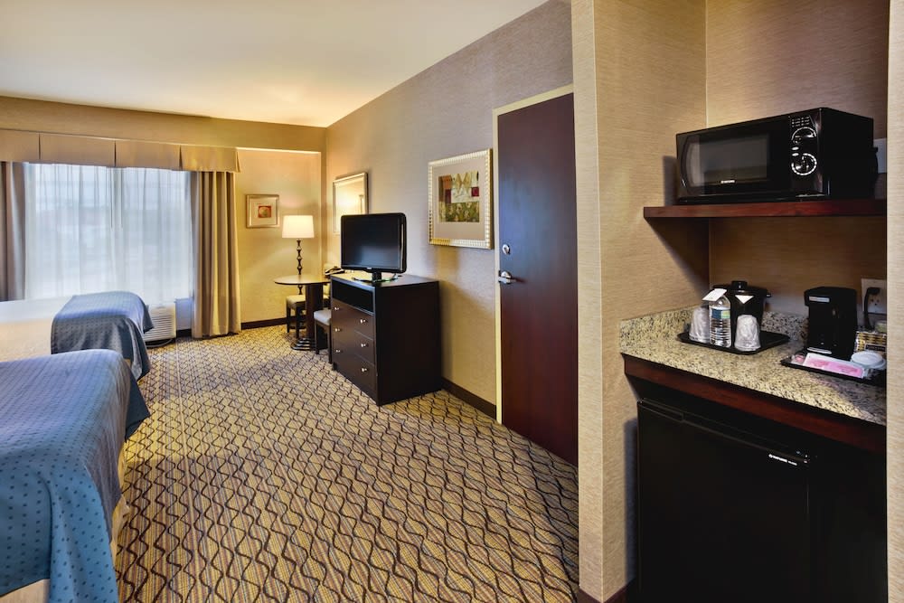 Holiday Inn Detroit Metro Airport by IHG 4