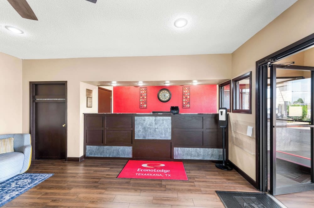 Econo Lodge Texarkana I-30 3