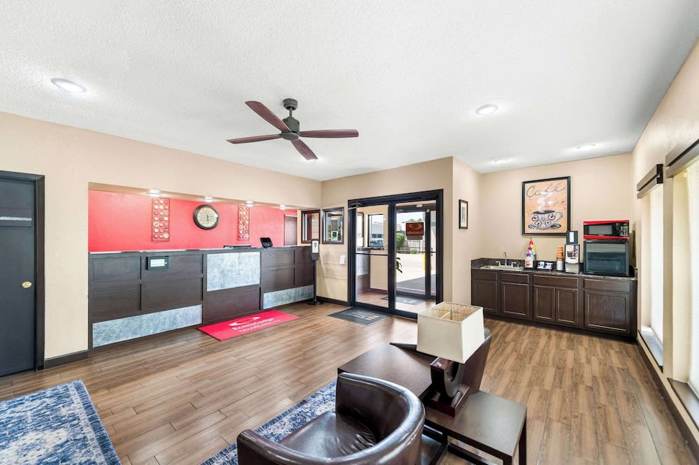 Econo Lodge Texarkana I-30 5