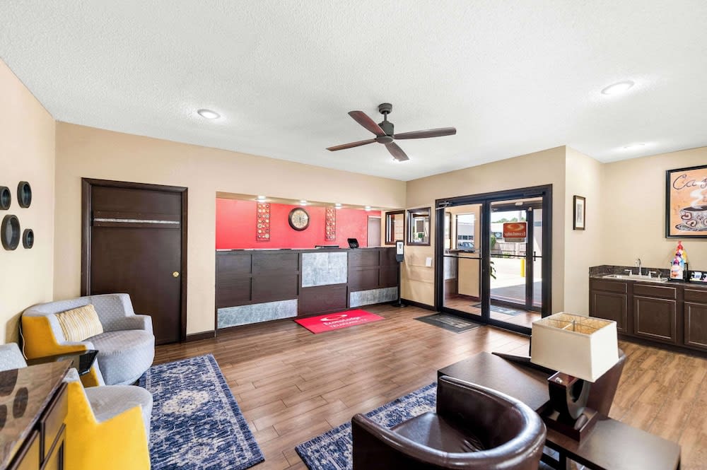Econo Lodge Texarkana I-30 4