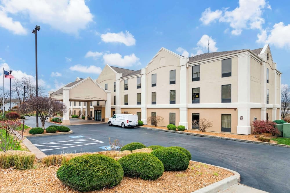 Comfort Inn Near Six Flags St Louis 1