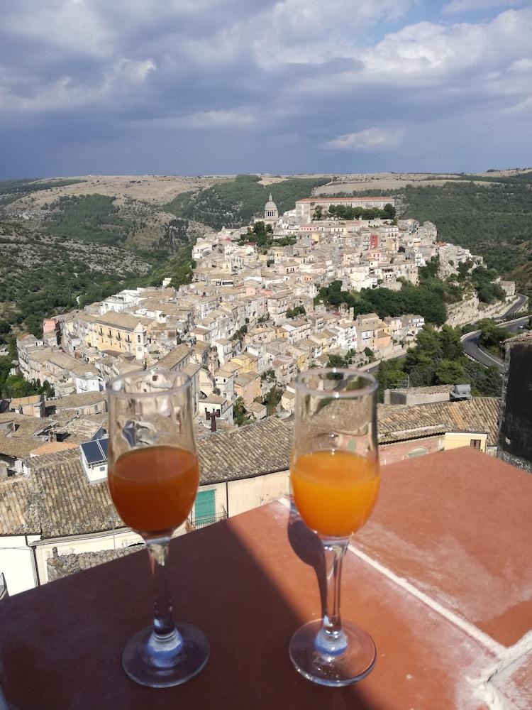 Finestre Su Ibla 1