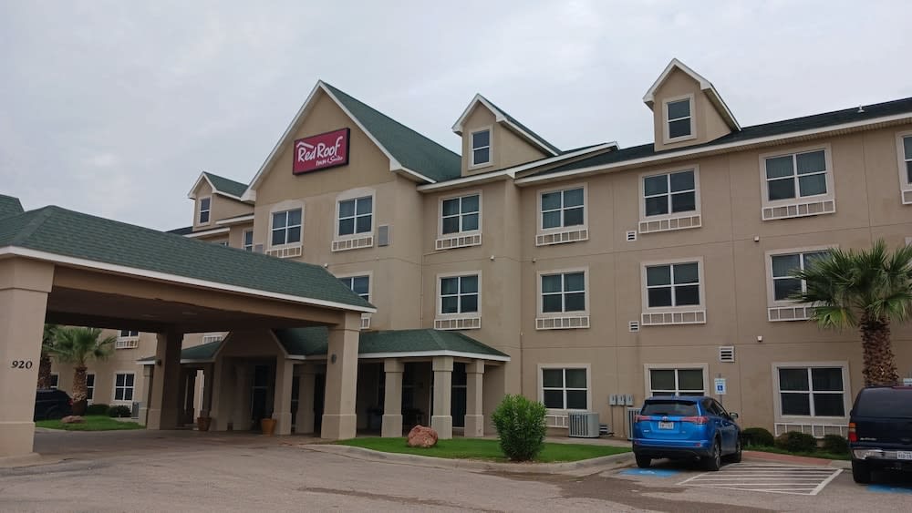 Red Roof Inn & Suites Midland 1