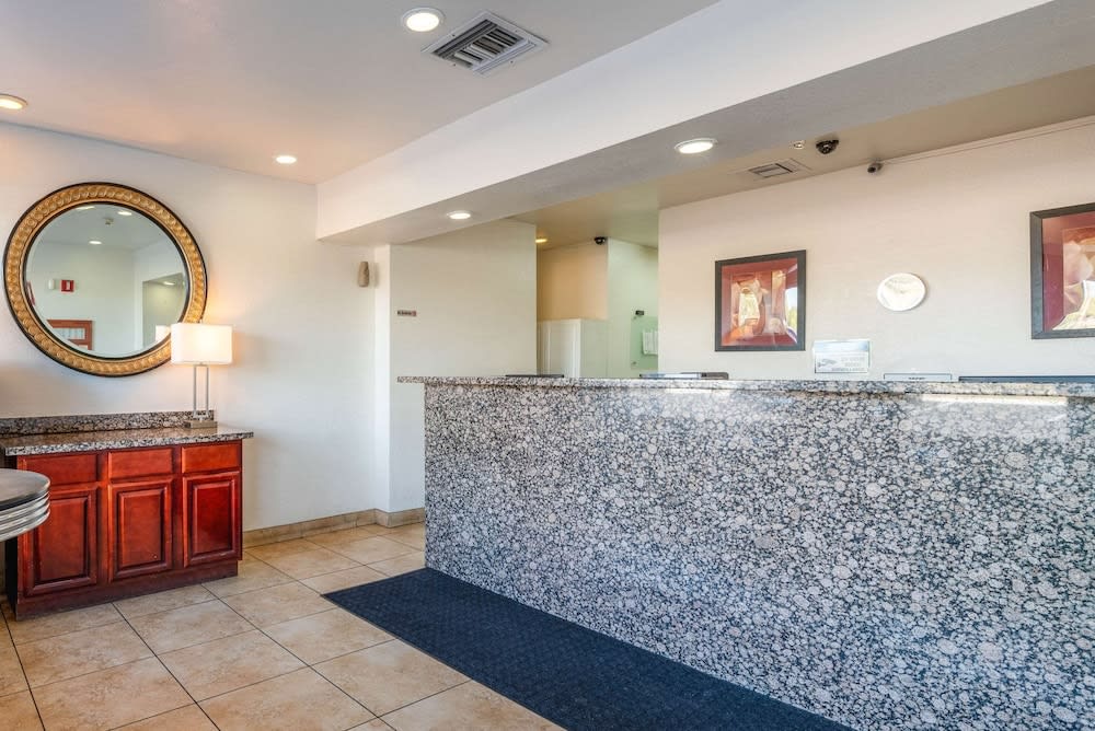 Econo Lodge Phoenix North I-17 2