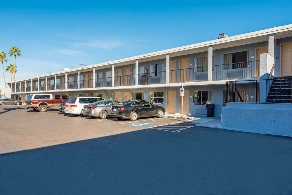 Econo Lodge Phoenix North I-17 1