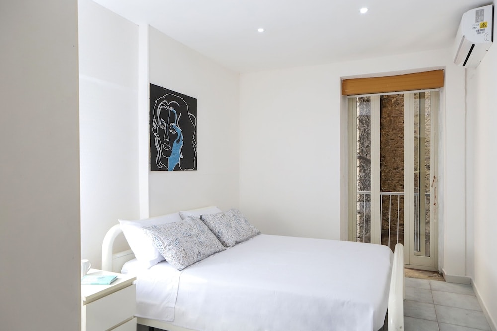 Napoli Centrale Budget Apartment by Wonderful Italy 2