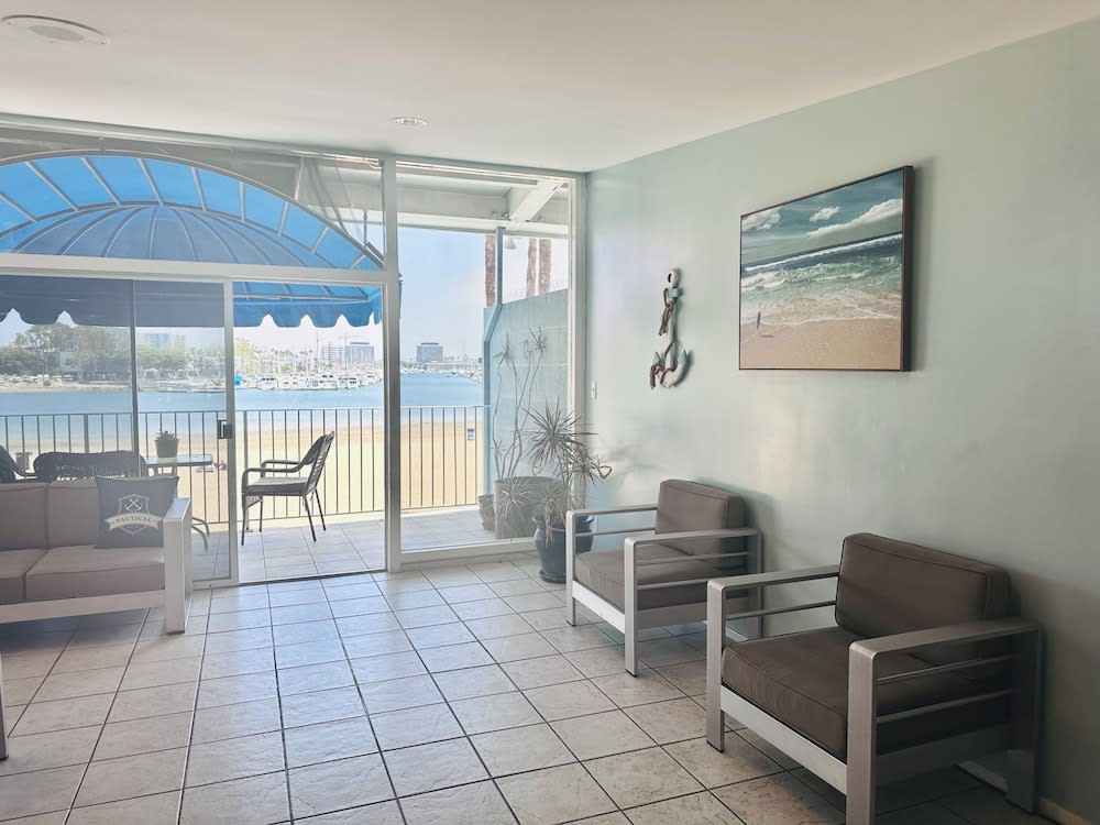 Foghorn Harbor Inn 4