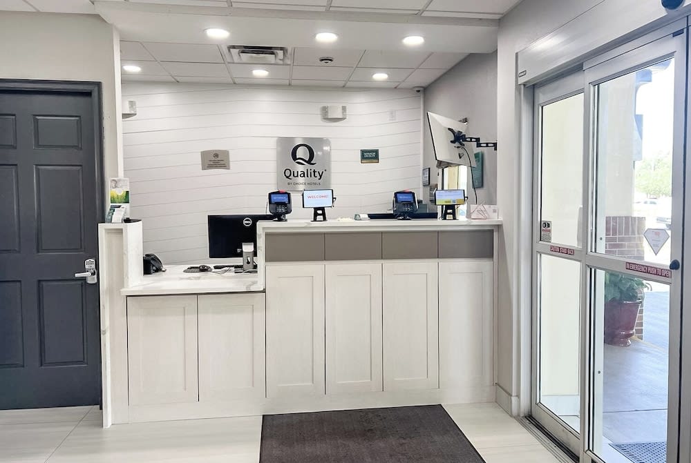 Quality Inn Airport - Cruise Port 2