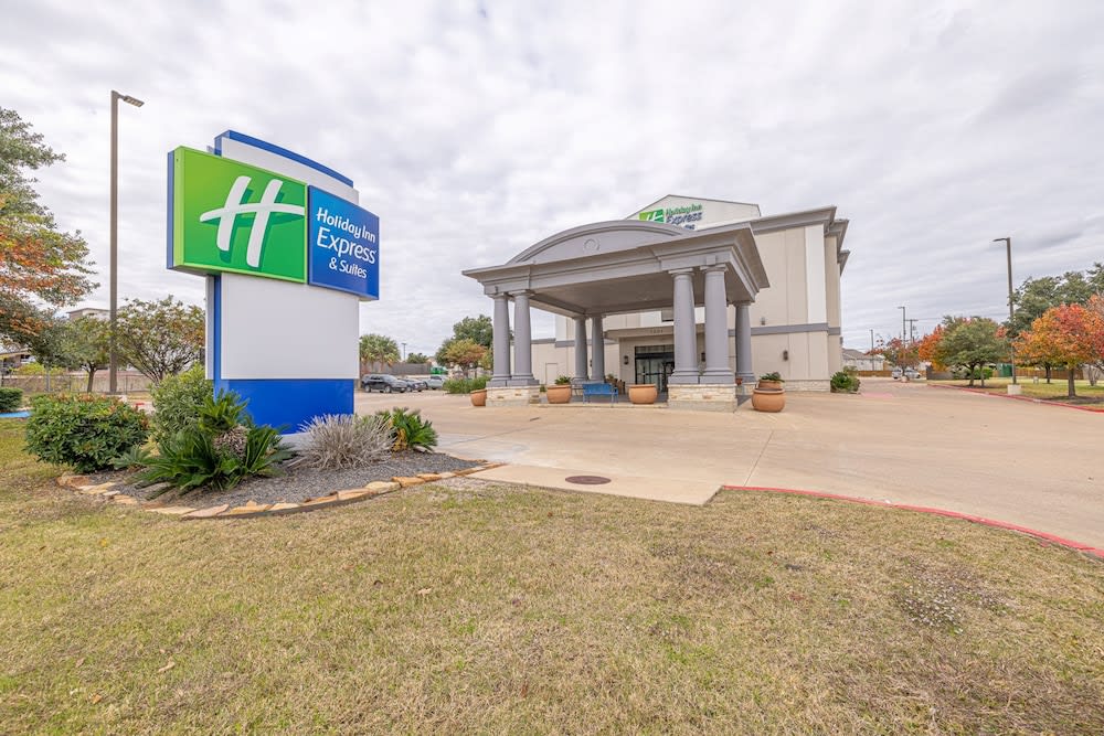 Holiday Inn Express & Suites COLLEGE STATION by IHG 1