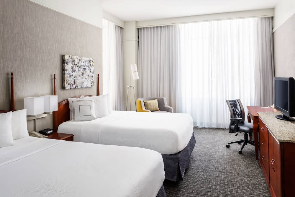 Courtyard Houston Downtown Convention Center 4