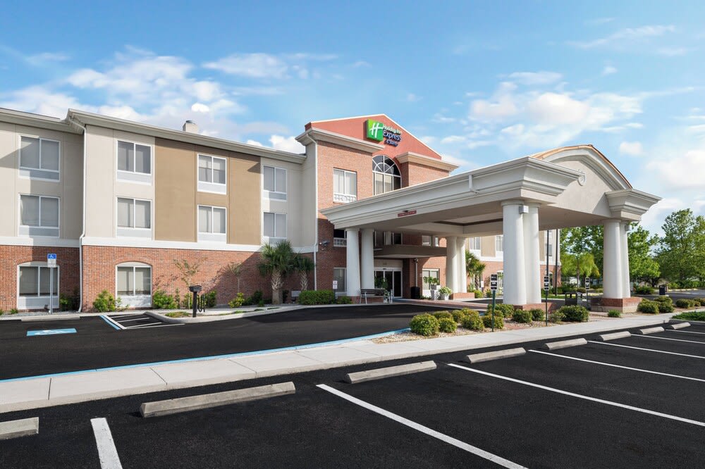 Holiday Inn Express & Suites SPRING HILL by IHG 1