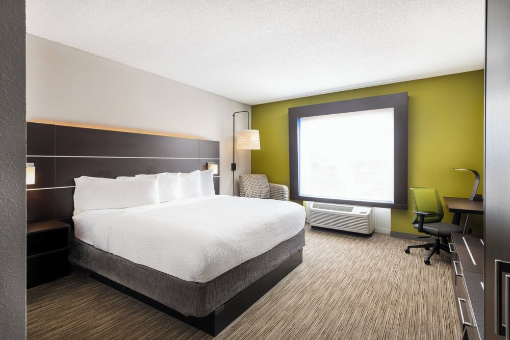 Holiday Inn Express & Suites Spring Hill by IHG 5