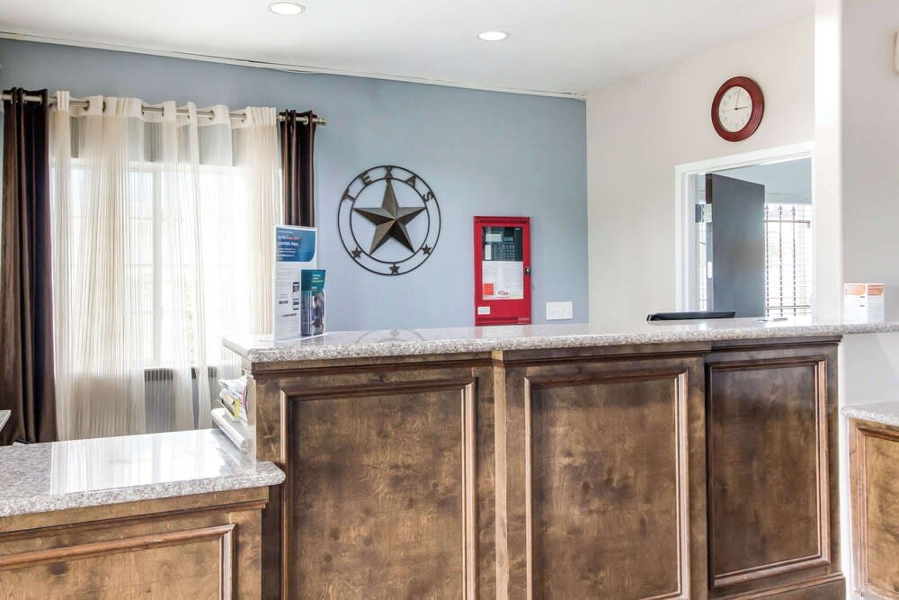 Rodeway Inn & Suites Port Arthur - Groves 2