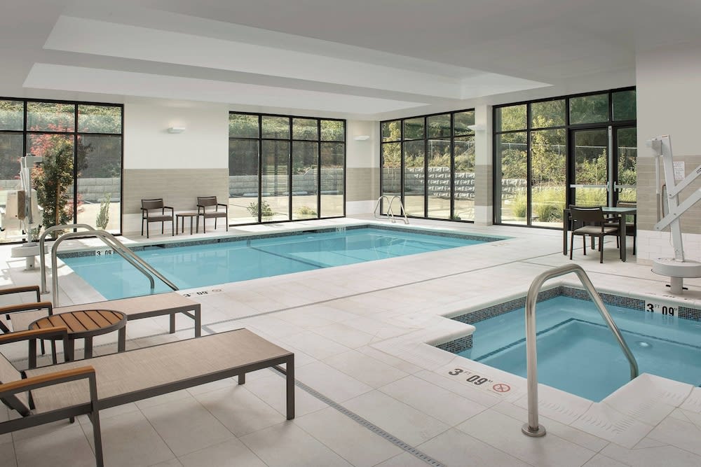 Courtyard by Marriott Portland East 1