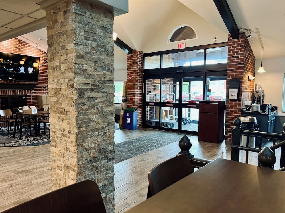 AmericInn by Wyndham Beaver Dam 2