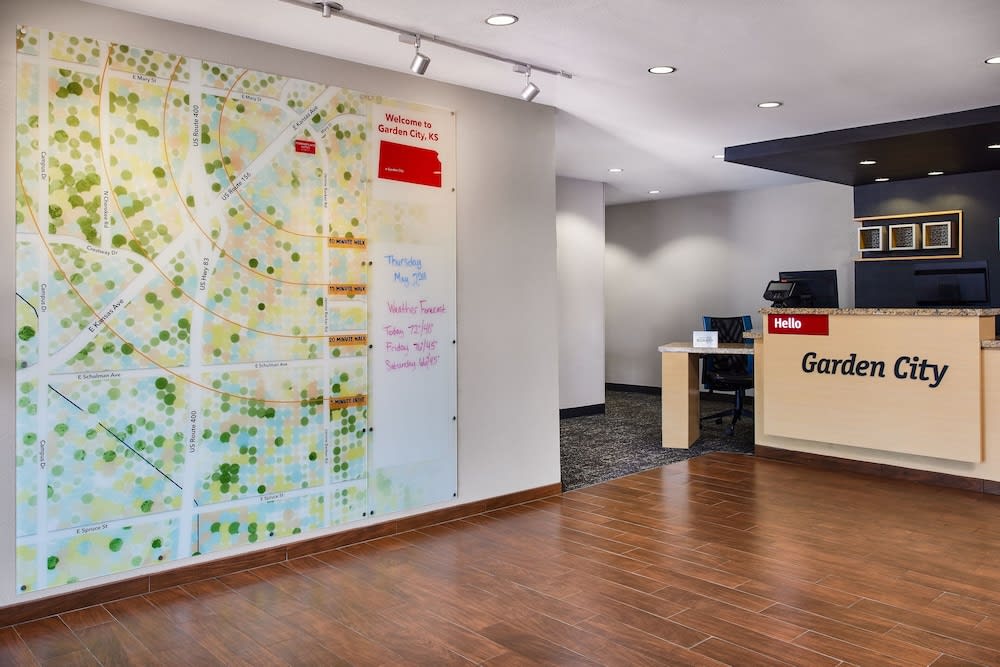 TownePlace Suites by Marriott Garden City 2