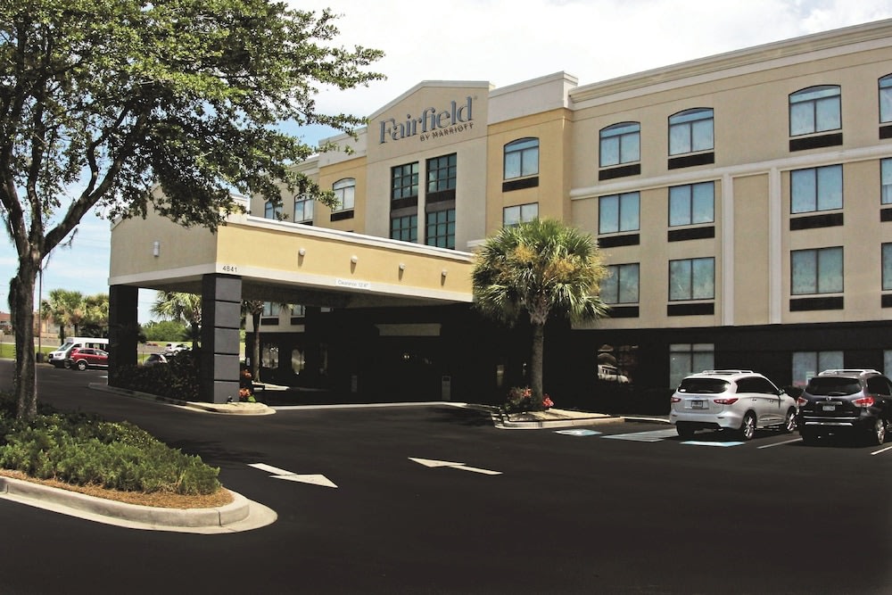 Fairfield Inn & Suites by Marriott Charleston Airport/Convention Center 1