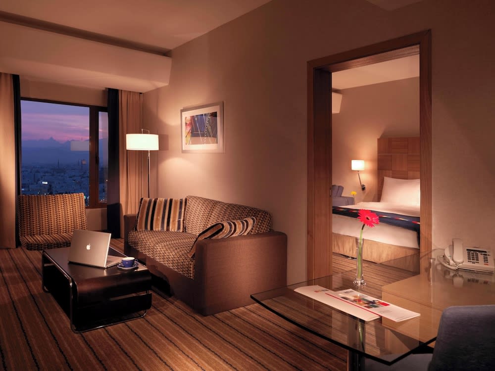 Golden Tulip Muscat 5