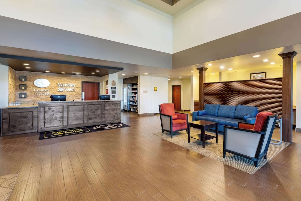 Comfort Suites Near Denver Downtown 2