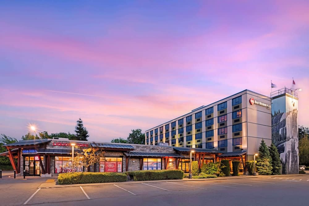 Best Western Plus Barclay Hotel 1