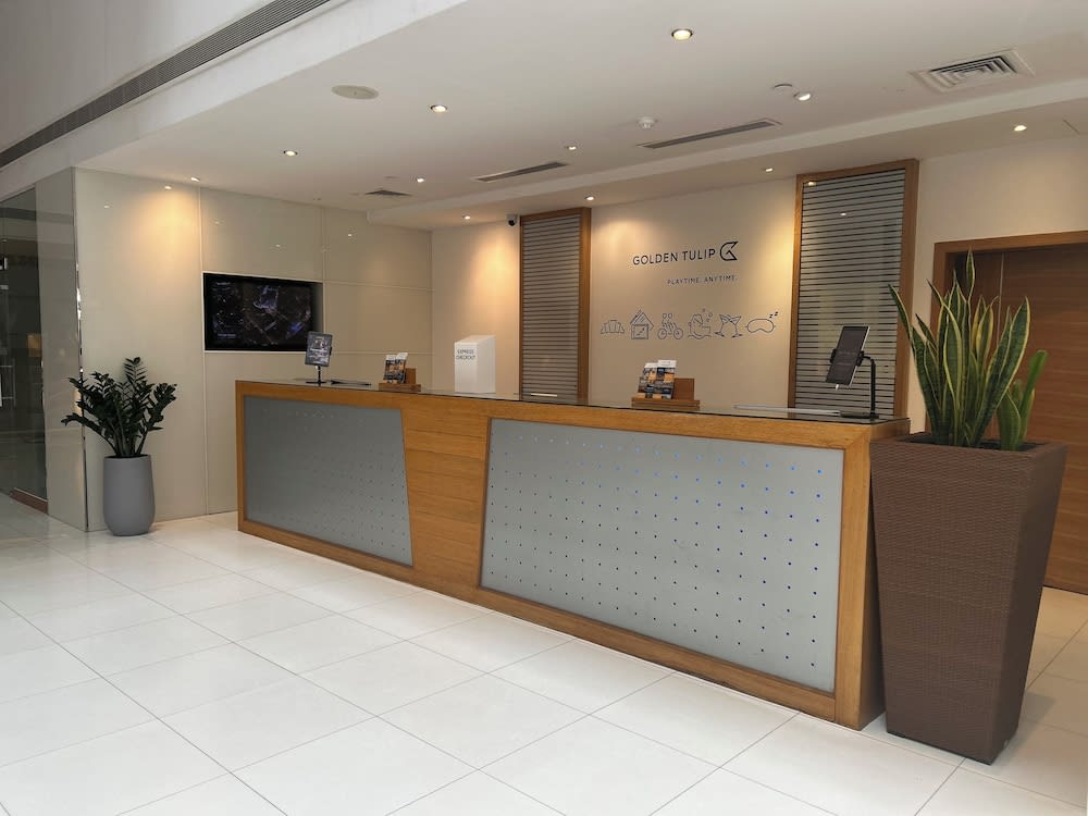 Golden Tulip Muscat 4