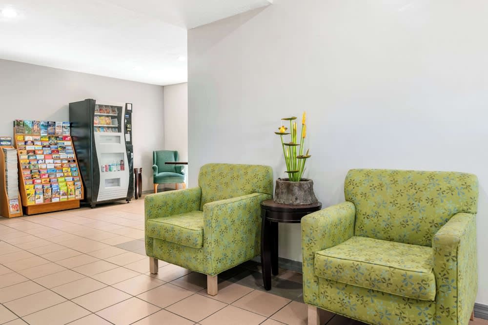 Quality Inn Sarasota North Near Lido Key Beach 5