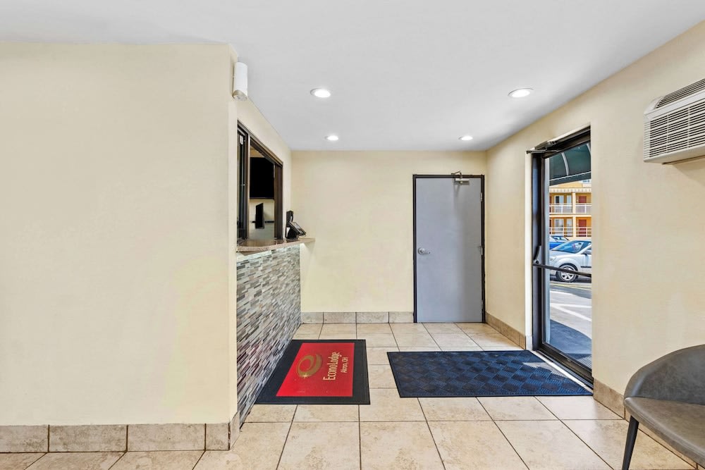 Econo Lodge Akron Copley Northwest 2