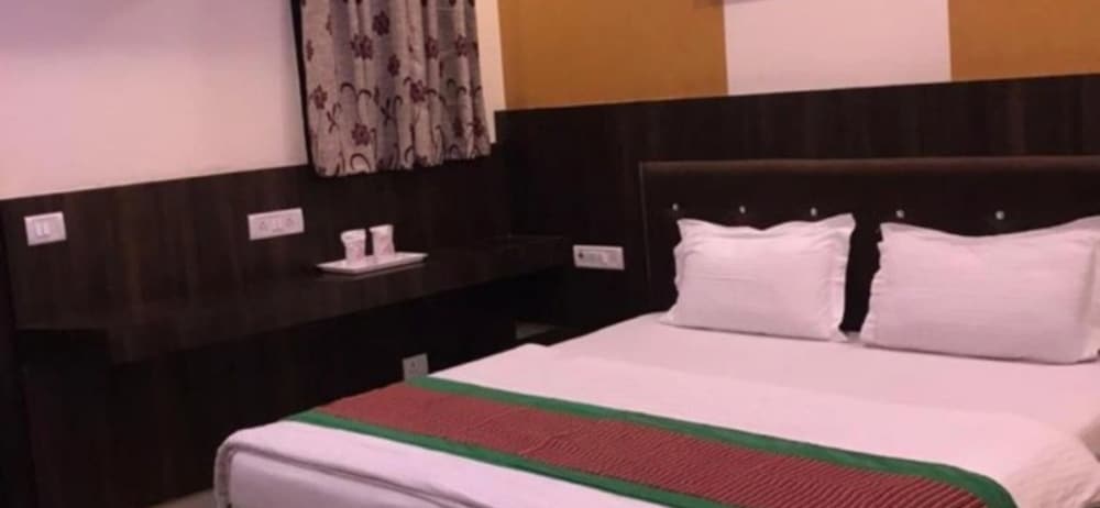 Goroomgo Bajrang Paharganj New Delhi 1