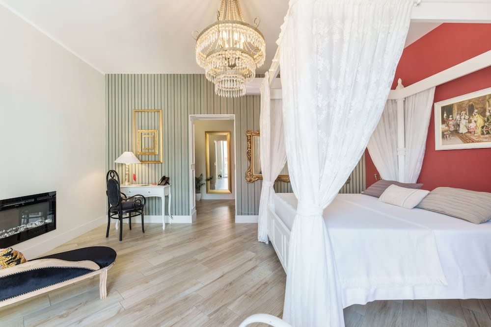 It's Room Naples 1