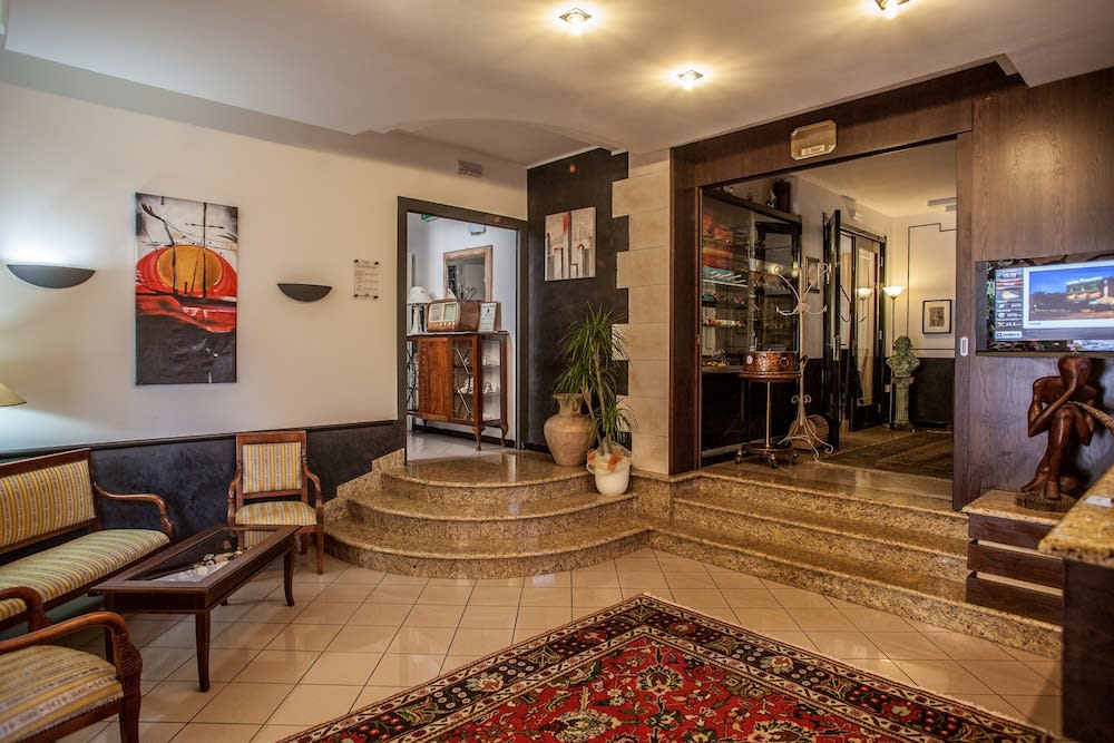 Mannu Hotel 1