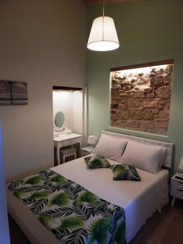 Sole Apartments - near Corfu Port 1