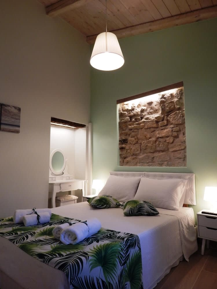 Sole Apartments - near Corfu Port 2