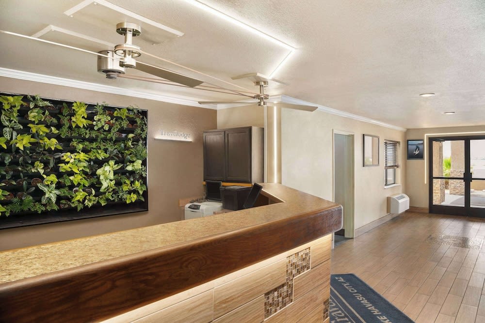 Travelodge by Wyndham Lake Havasu 2