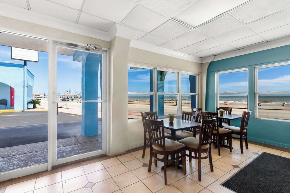 Econo Lodge Galveston Seawall 2