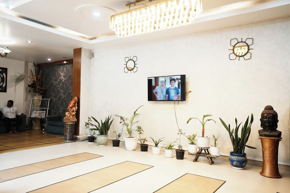 Hotel Om Paradise Near IGI Delhi Airport 2